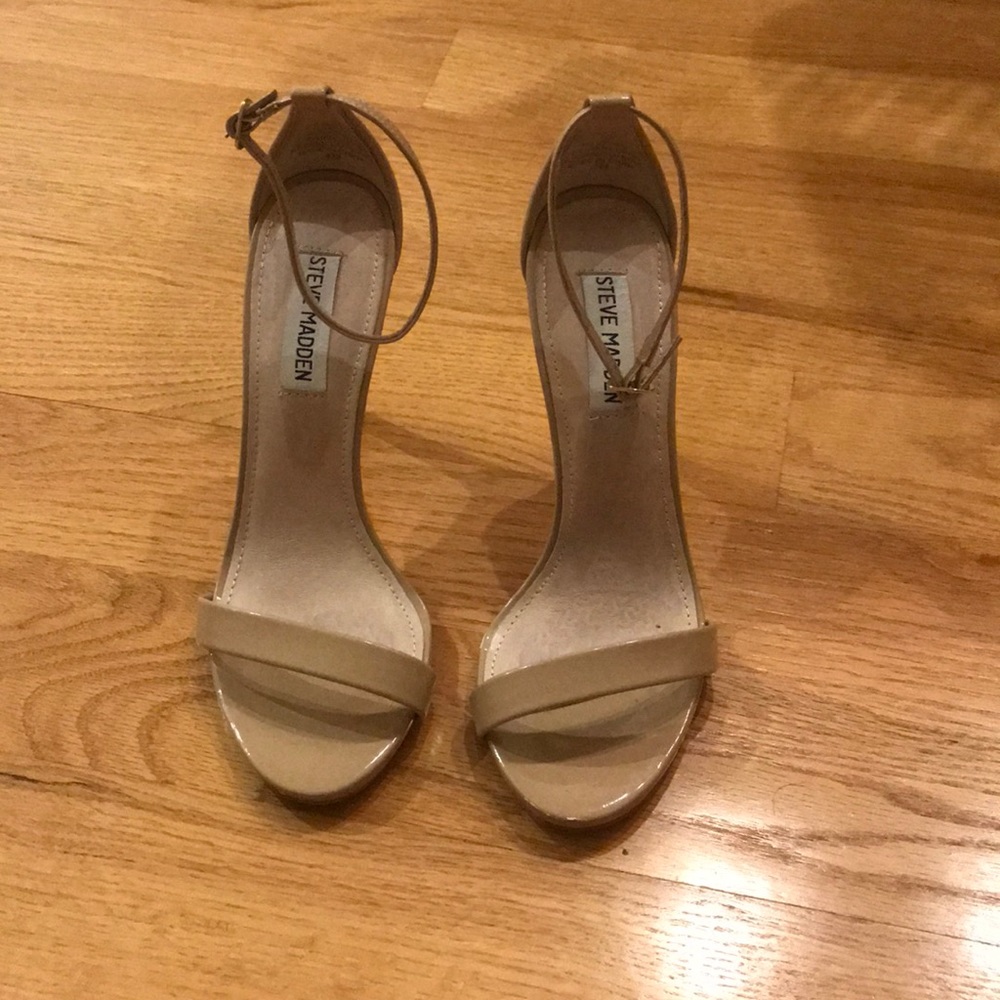 📦 Steve Madden patent leather nude heels